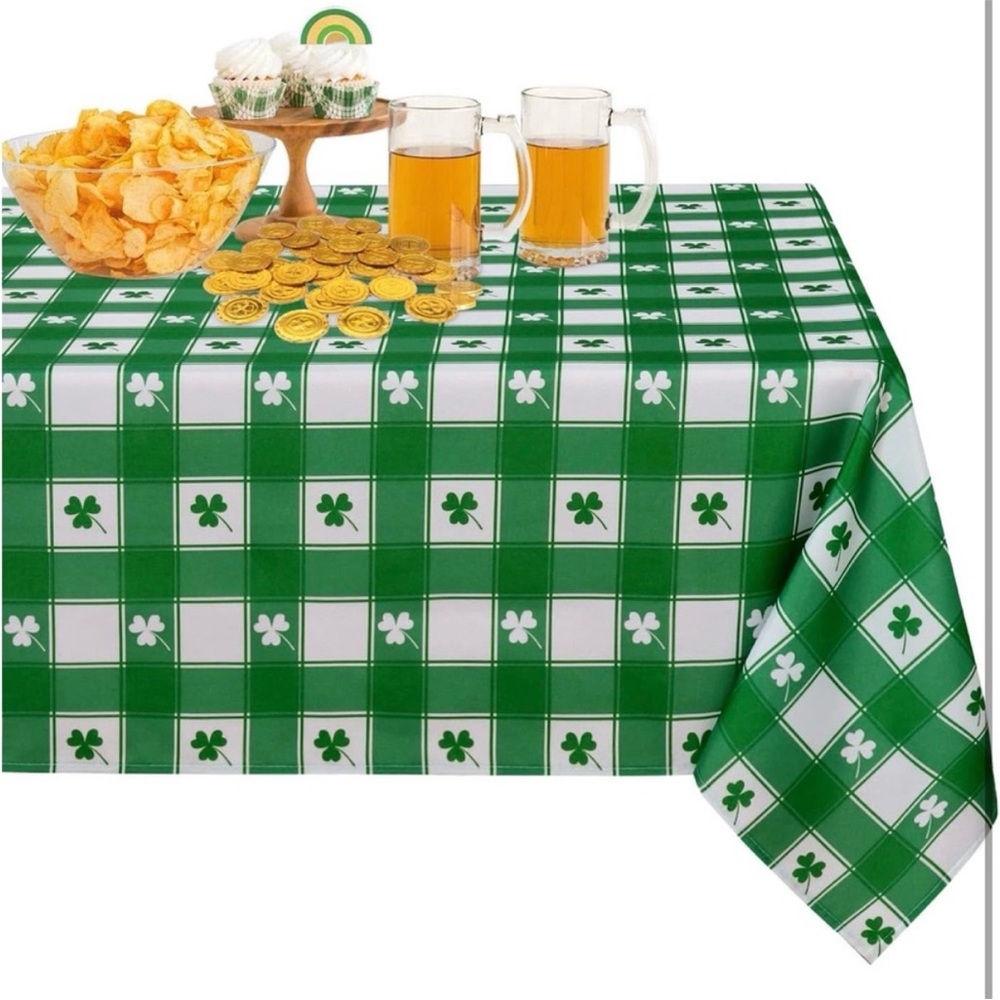 St Patrick's Day Checkered Tablecloth with Shamrock Design 60x102 Inches
